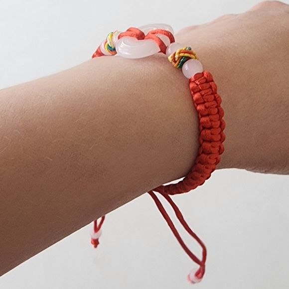 📿 White Jade Woven Red Bracelet - Picture 2 of 6